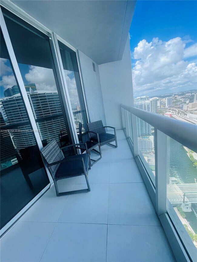 Building Photo - 475 Brickell Ave