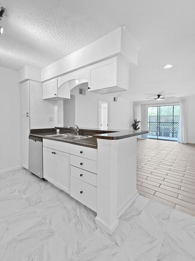 Building Photo - 2500 Winding Creek Blvd