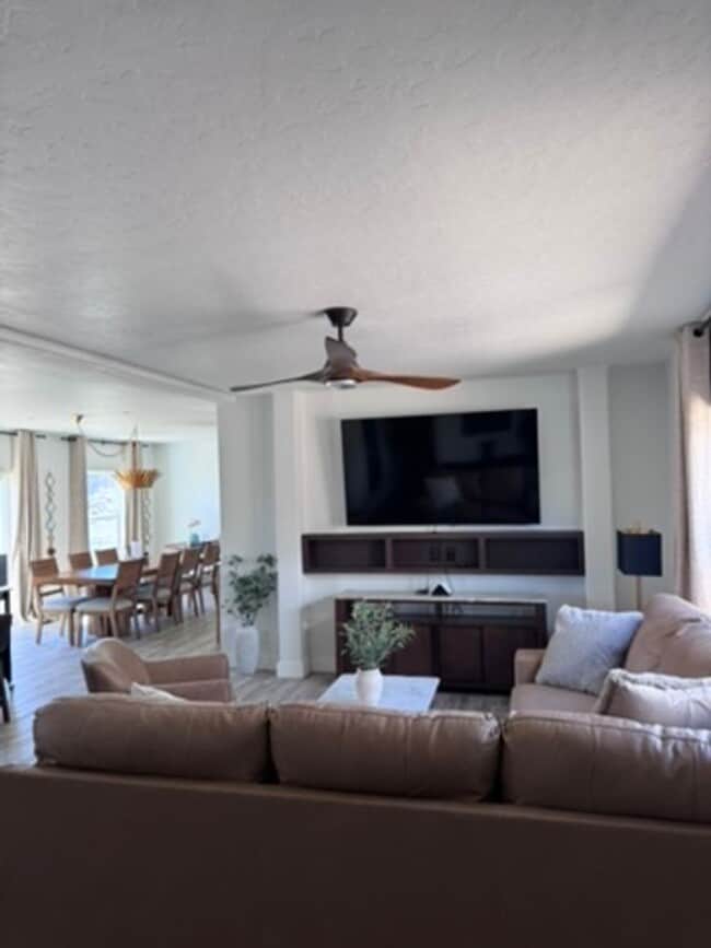 Building Photo - Beautiful 4BD/2BA Crowley Lake Home | Modern Finishes | Car Garage | Mountain Views