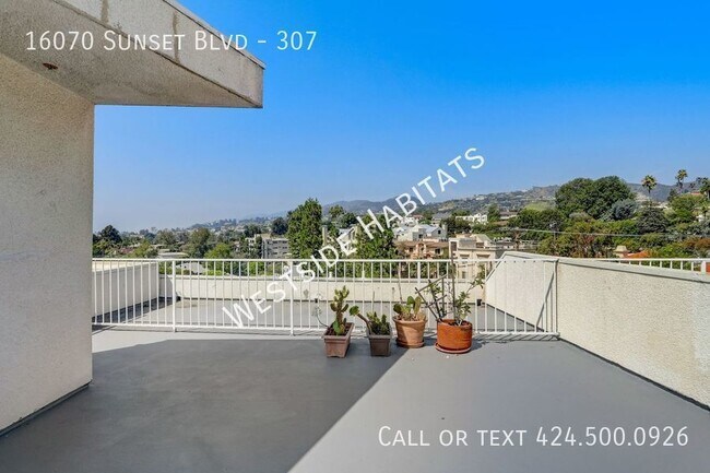 Building Photo - 16070 Sunset Blvd