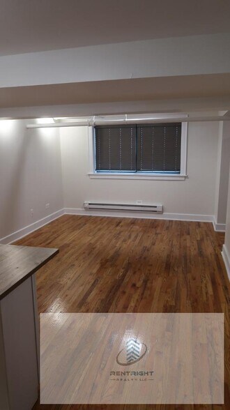 Building Photo - 845 W Agatite Ave