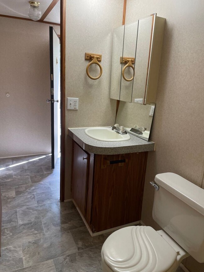 Building Photo - 2 bed 2 bath mobile home