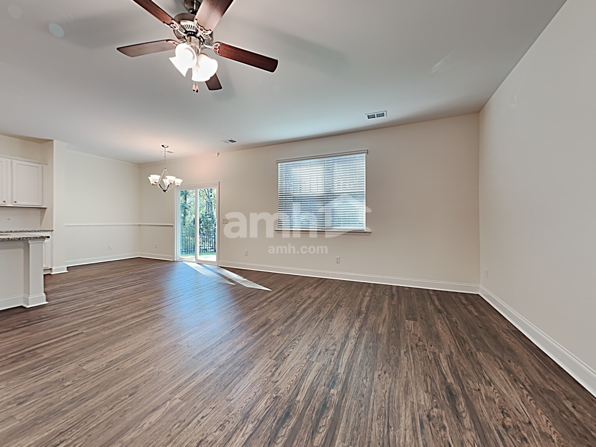 Building Photo - 507 W Lionel Rd