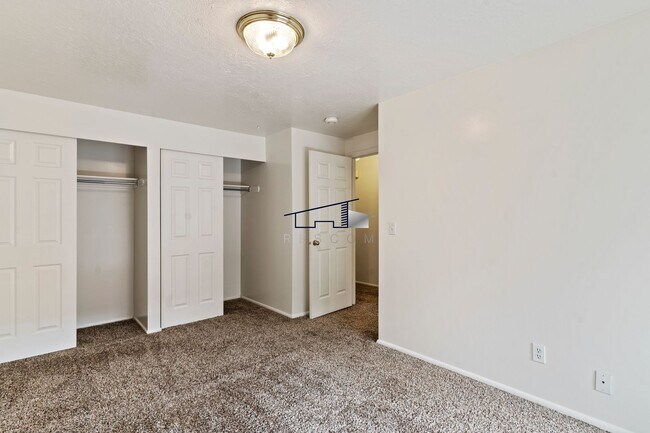 Building Photo - 350 E