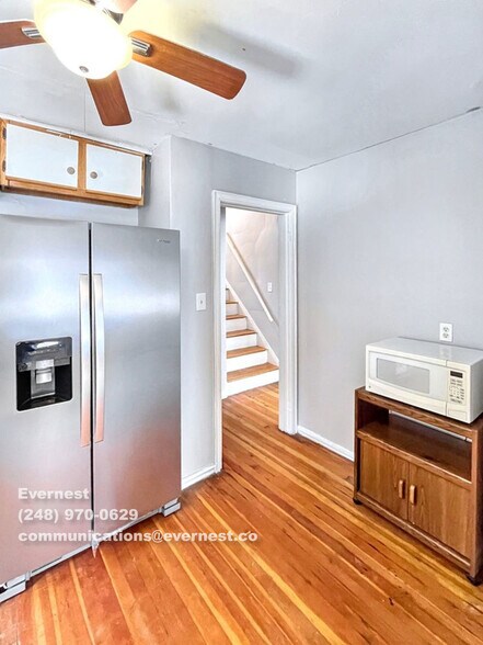 Building Photo - 3808 Seneca St