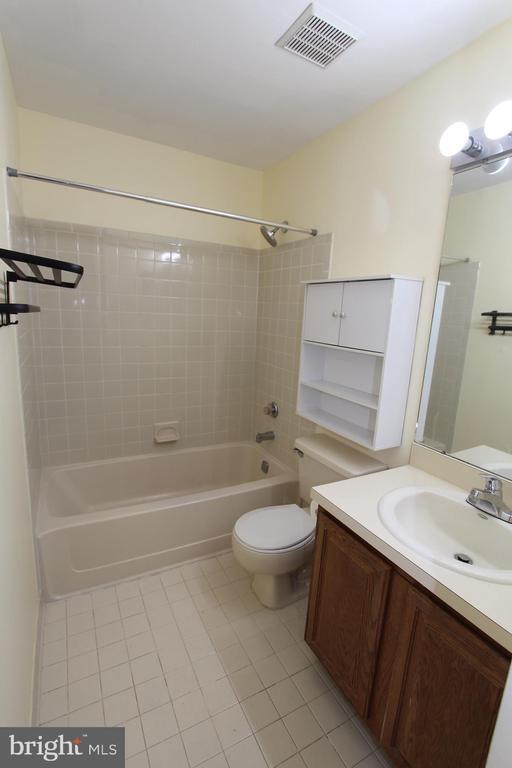 Building Photo - 5012 Ravens Crest Dr