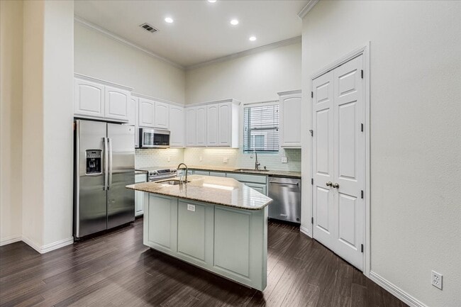 Building Photo - 14910 Leeward Dr