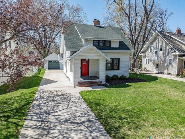 Building Photo - Charming Cape Cod Single Family