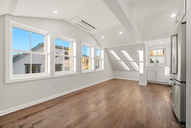 Building Photo - 1 School St