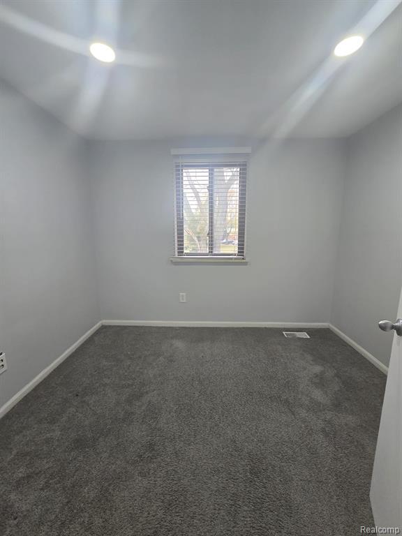 Building Photo - 8410 Hickory Dr