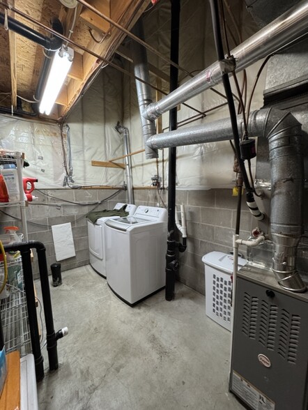 Laundry/Utility Room - 1420 Field Creek Circle