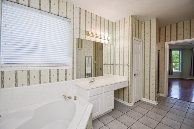 Building Photo - 2719 Mossy Log Ct