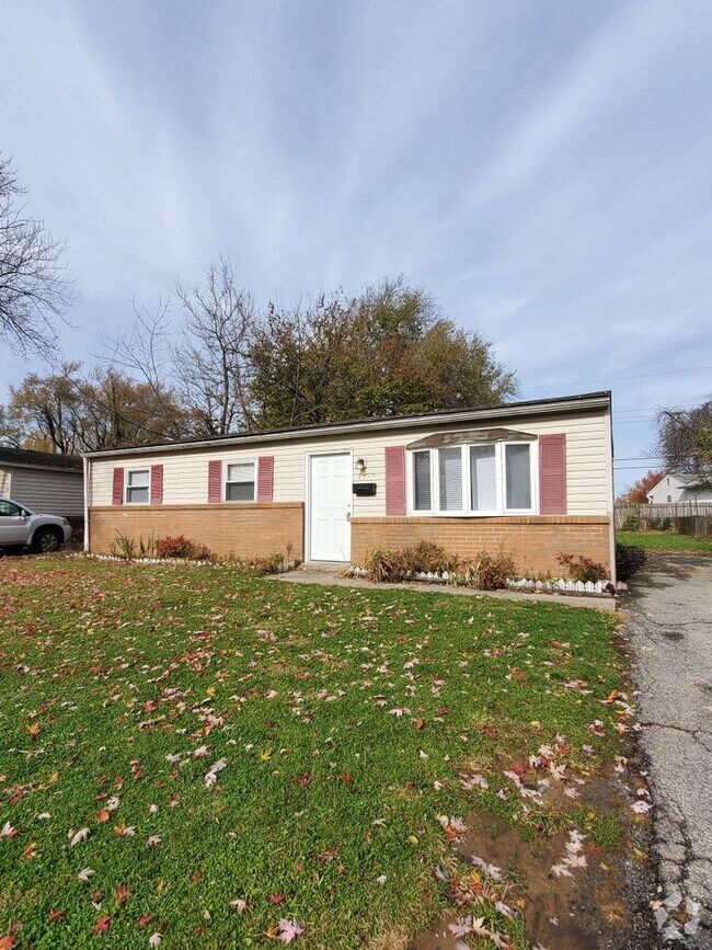 Building Photo - 3 BEDROOM SINGLE FAMILY