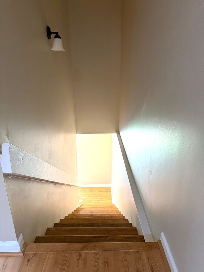 Building Photo - 3 Bedroom Townhome located walking distance to Downtown Woodstock!