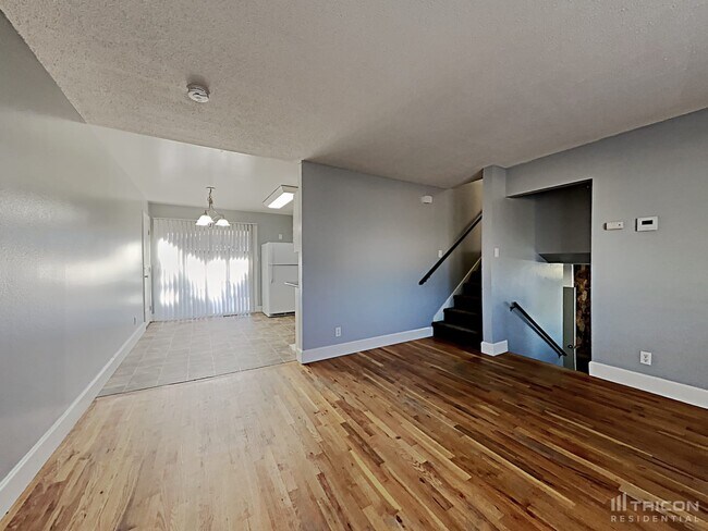 Building Photo - 673 James Ln