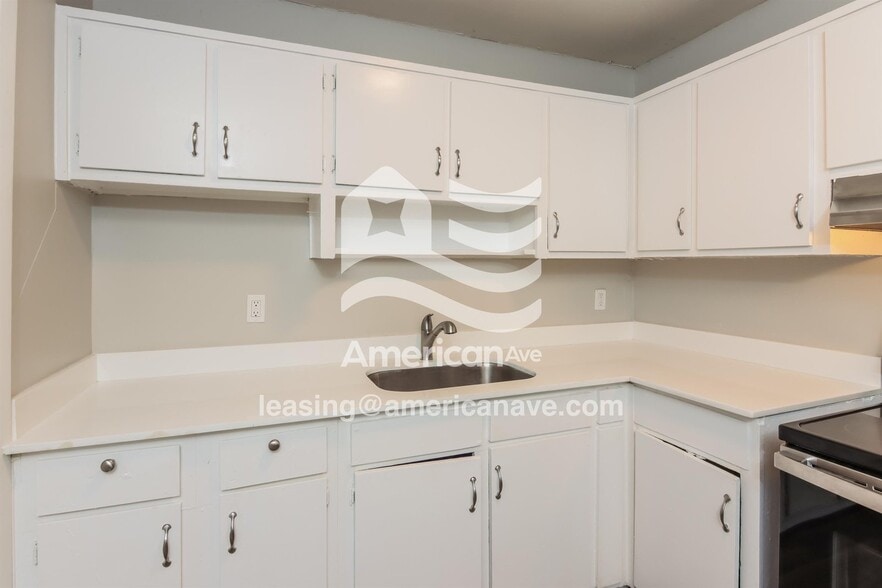 Building Photo - 5039 Wellborn Dr