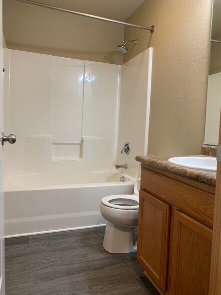 Bathroom - 387 NE Kingwood