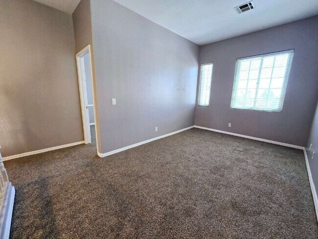Building Photo - "Spacious 3-Bed Oasis with 2.5 Baths on Funston Way, Las Vegas - 2,264 Sq. Ft. of Comfort!"