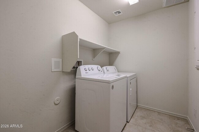 Building Photo - 9009 W San Miguel Ave