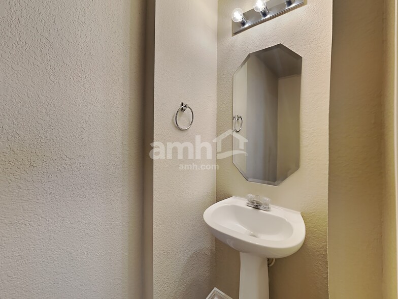 Building Photo - 3743 Jewel Point Dr