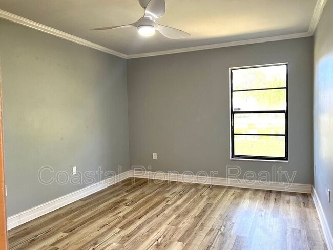 Building Photo - 3233 Oakwood Pl