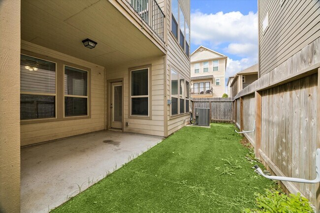 Building Photo - 8612 Cedardale Park Dr