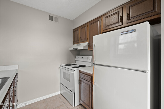 Building Photo - 815 Mt Tabor Rd