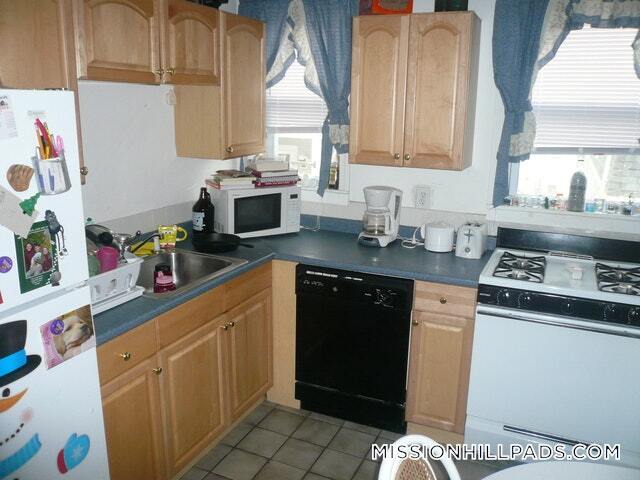 Building Photo - 94 Hillside St