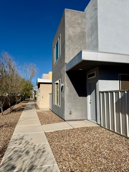 Exterior Pathway - 478 S Contempo Dr