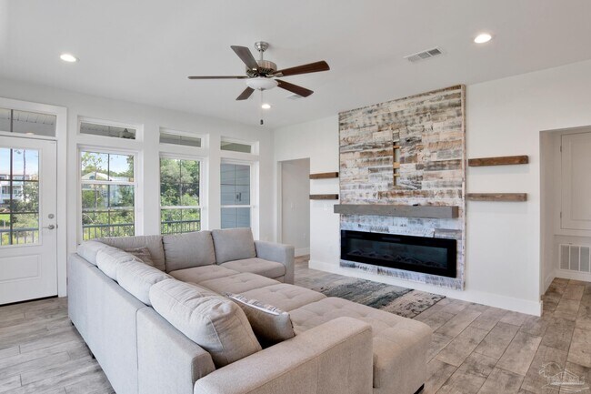 Building Photo - 16262 Tarpon Dr