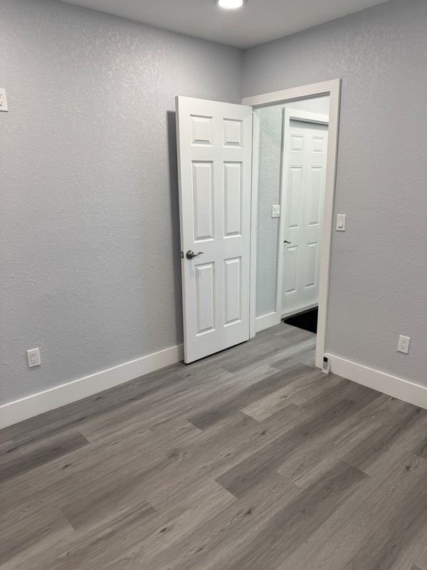 Building Photo - 803 E Cayuga St