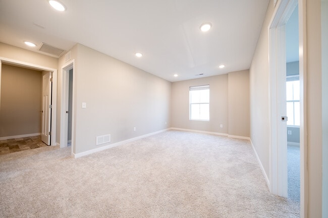 Building Photo - 15083 Athgoe Dr