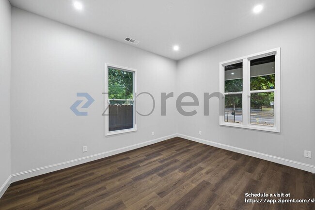 Building Photo - 981 Metropolitan Pkwy SW