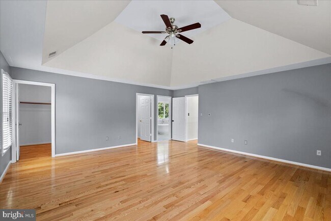 Building Photo - 8608 Oak Brook Ln