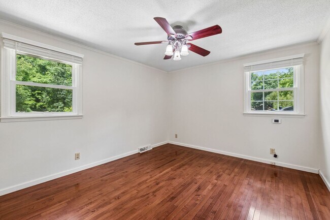 Building Photo - Pet Friendly Four Bedroom with Basement!