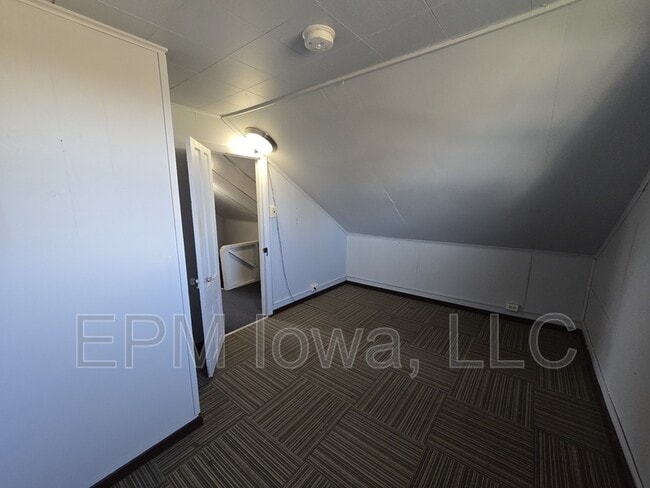 Building Photo - 1017 19th St SE