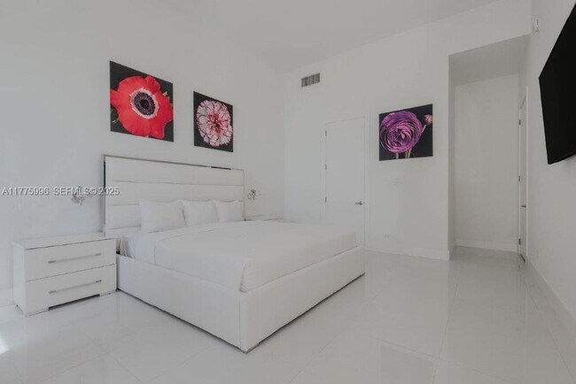 Building Photo - 2301 Collins Ave