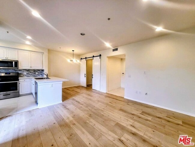 Building Photo - 6020 S Seabluff Dr