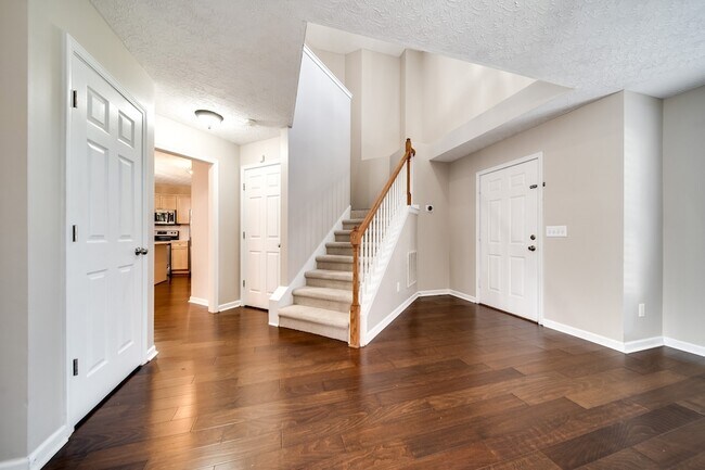 Building Photo - 104 Sundance Way