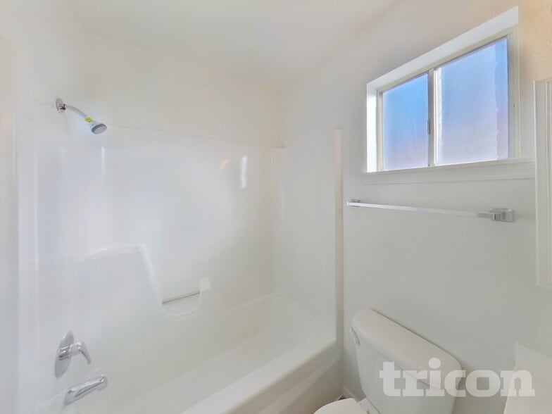 Building Photo - 1013 W Anderson Dr