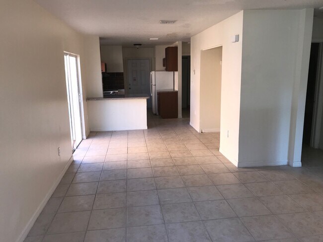 Building Photo - 917 SW 8th Pl