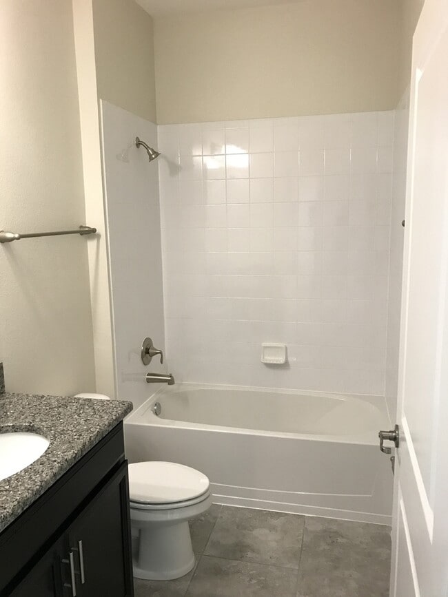 Building Photo - 5/3 Lake Nona/Moss park Home with FREE Lawncare, Internet, Cable and Phone