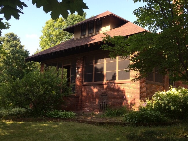 Building Photo - 1003 N 9th St