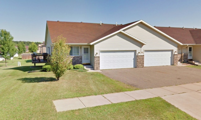 Building Photo - 812 Van Es Pkwy