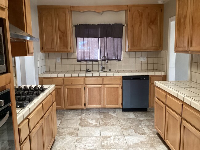 Building Photo - **NOW AVAILABLE!! COUNTRY HOME IN LOS BANOS