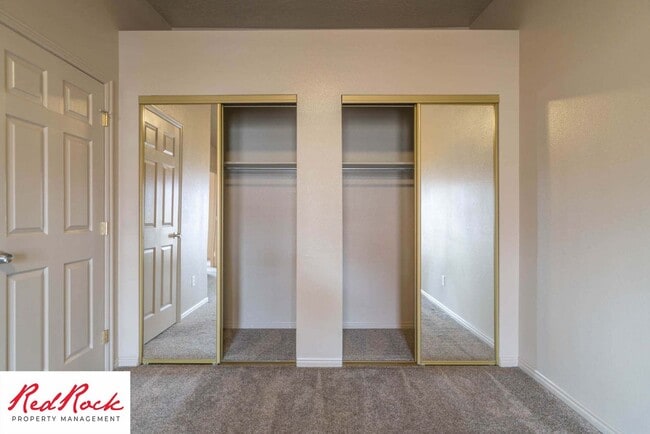 Building Photo - Dog Friendly! Great 2 Bedroom, 2 Bathroom ...
