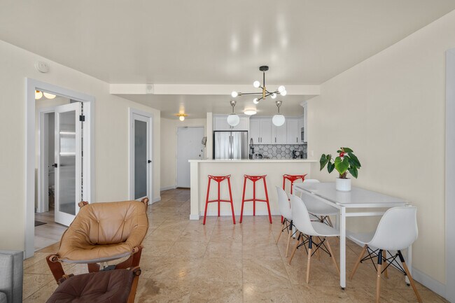 Building Photo - 700 E Ocean Blvd