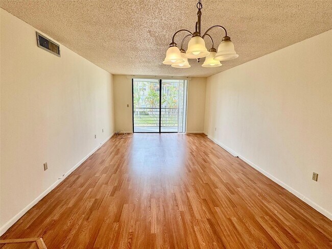 Building Photo - 1810 N Lauderdale Ave
