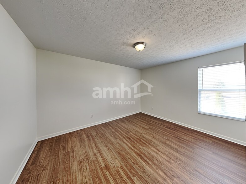 Building Photo - 125 Simsbury Ct