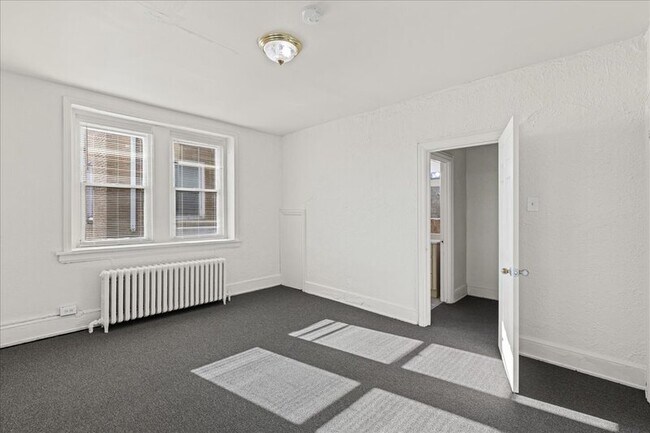 Building Photo - 33 S Iowa Ave